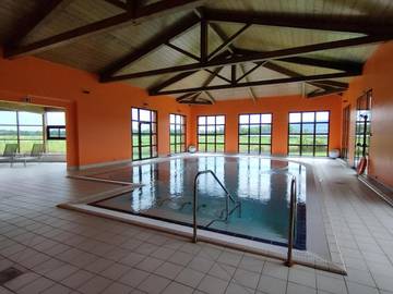 Gîte pour 4 personnes, avec sauna et jardin ainsi que jacuzzi et piscine, animaux acceptés à Châteauneuf-sur-Isère