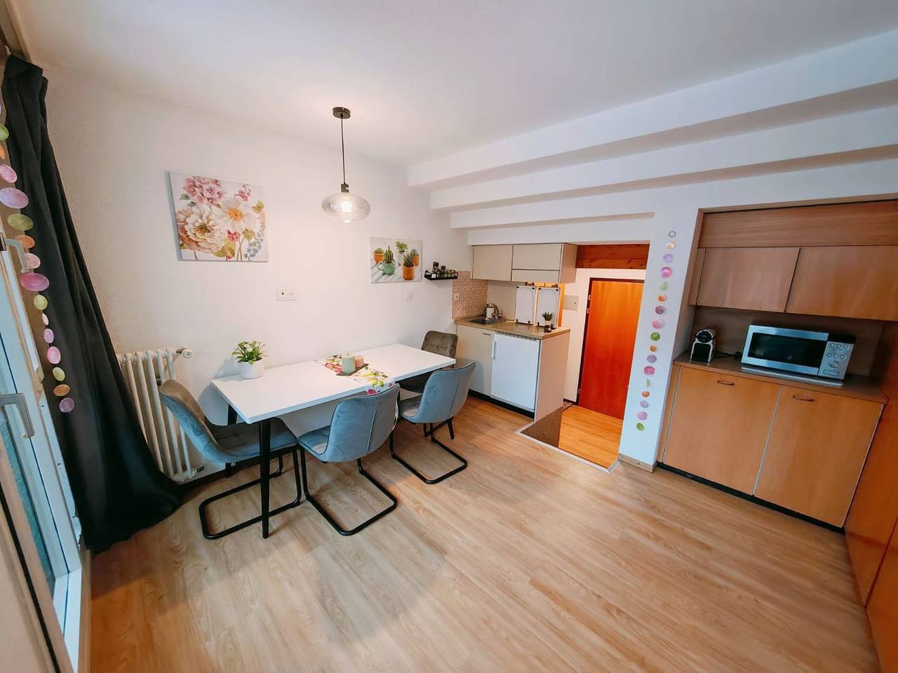 Ganze Wohnung, 1 Zimmer Wohnung für 3 Personen mit Aussicht auf das Dorf in Surses, Oberhalbsteiner Alpen