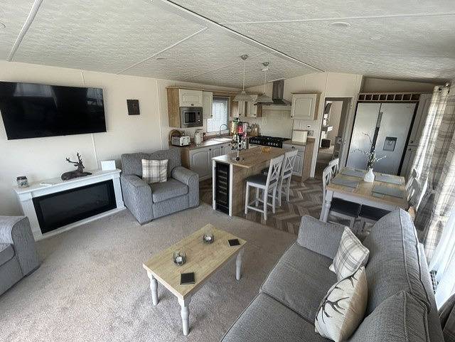 Cabin Sleeps 6 with Indoor Pool in Edinburgh and Lothian