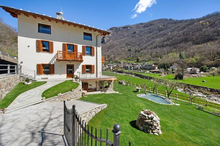 Hel lejlighed, Apartment "Cucu - 1" with Mountain View, Private Terrace, and Shared Barbecue in Lillianes, Comune di Lillianes