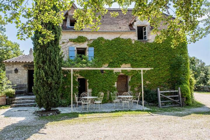 Location de vacances pour 18 personnes, avec vue ainsi que terrasse et piscine, animaux acceptés à Larnagol - 2