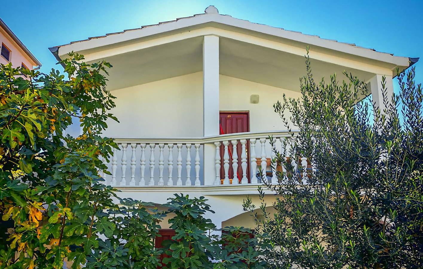 Ganze Ferienwohnung, Appartement am Strand mit WiFi, AC, Parkplatz und Terrasse in Vodice, Šibenik-Knin