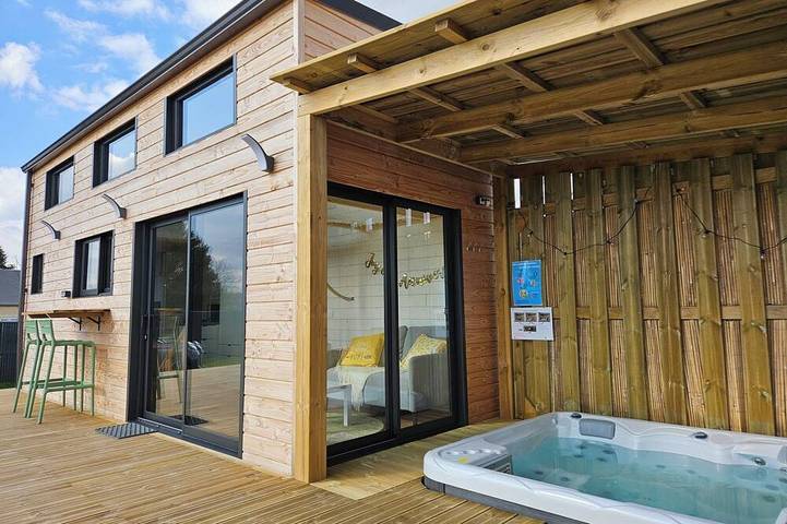 Tiny House with private Spa in Boigny-sur-Bionne, Loire-Tal