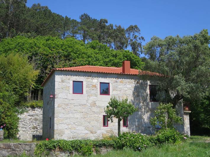 Agriturismo per 6 persone, con giardino e terrazza in Costa Verde