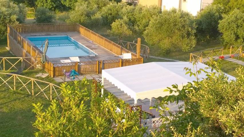 Casa vacanza per 5 persone, con Giardino e Piscina per bambini nonché Piscina e Panorama a Montemarciano
