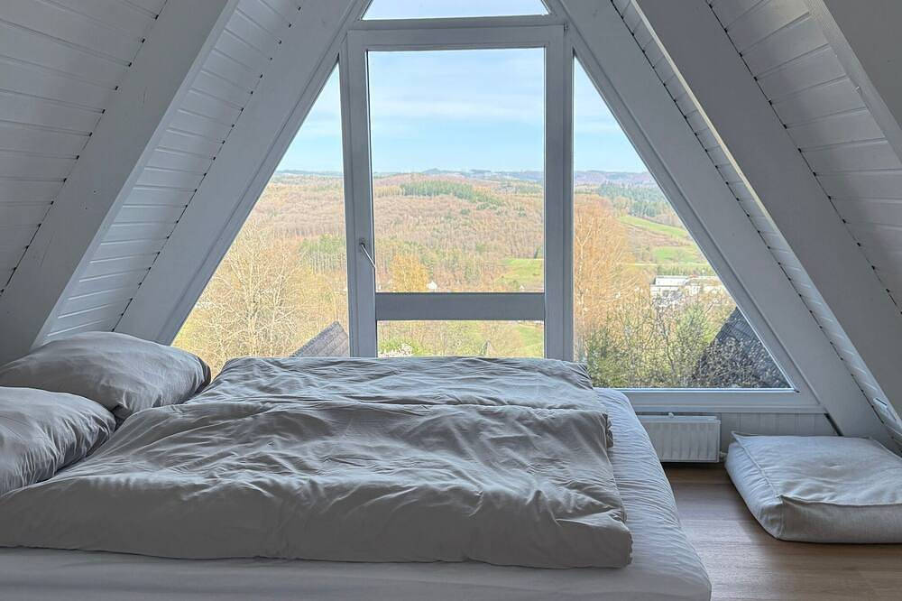 Ferienhaus 'Silva Lodge – Dein Haus am Wald' mit Waldblick, Privatgarten und Wlan in Hilchenbach, Kreis Siegen-Wittgenstein