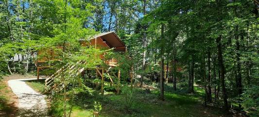 Cottage pour 6 personnes, avec terrasse et jardin ainsi que vue et piscine à Biron