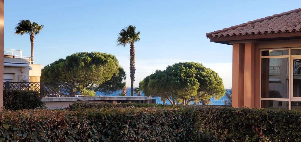 Gîte pour 6 personnes, avec piscine et balcon dans Plage du Port Fréjus - 2