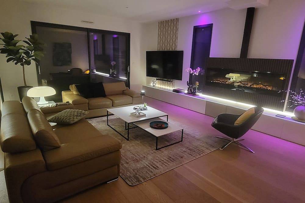 Large architect-designed house near Paris. Ideal for family relaxation in Orgeval, Yvelines