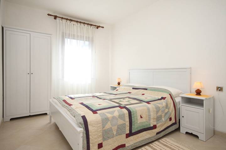 Ganze Wohnung, 3-Zimmer-Ferienwohnung am Strand Bucht Merascica, Cres A-8071-a in Martinscica, Cres