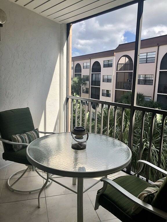 Vacation rental for 4 people, with pool and yard as well as hot tub in Marco Island