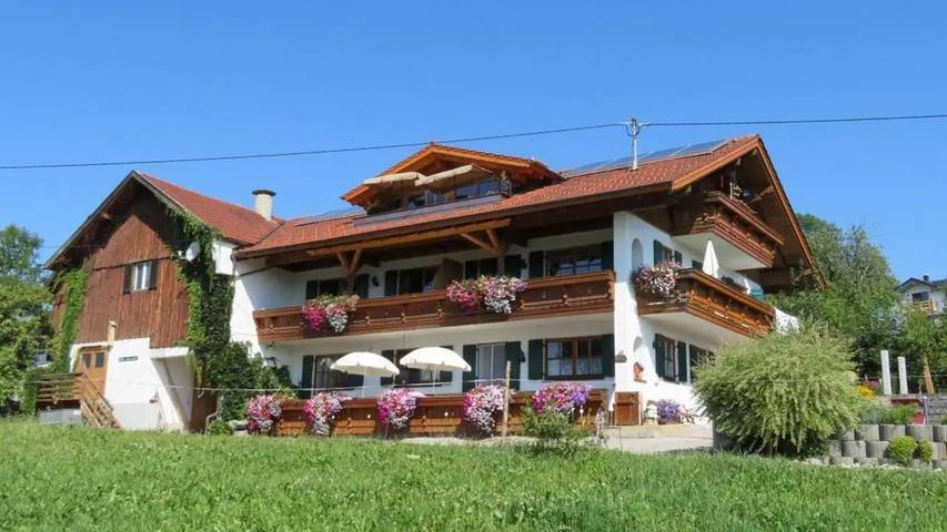 Ferienwohnung für 4 Personen, mit Garten und Terrasse, mit Haustier im Ostallgäu