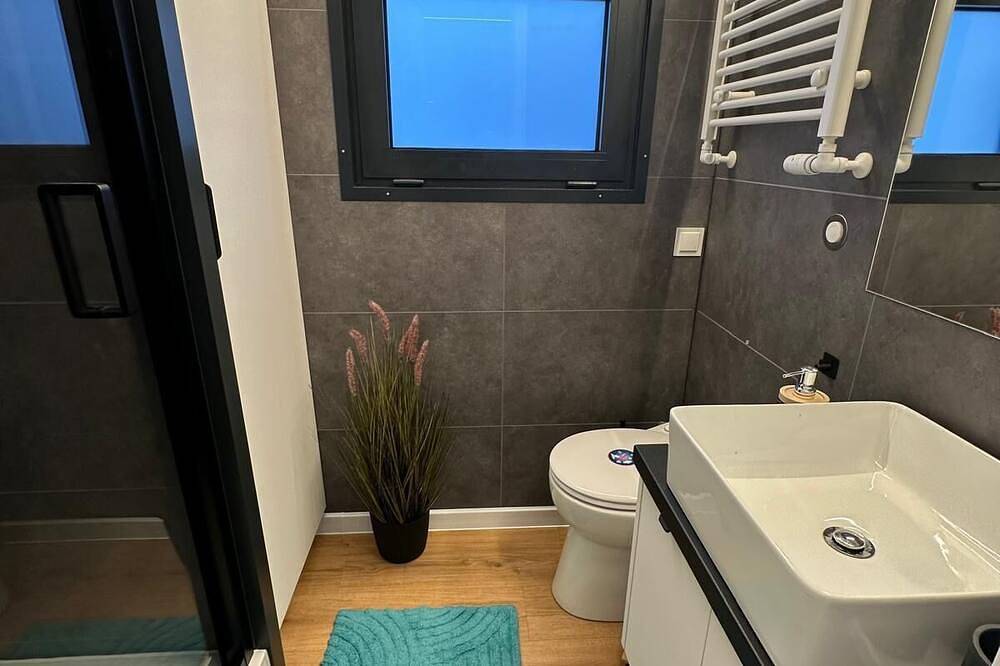 Stilvolles Hausboot \"Nikolai\", privater Bio-Sauna + Panorama-Dachterrasse in Stralsund, Stralsund Umland