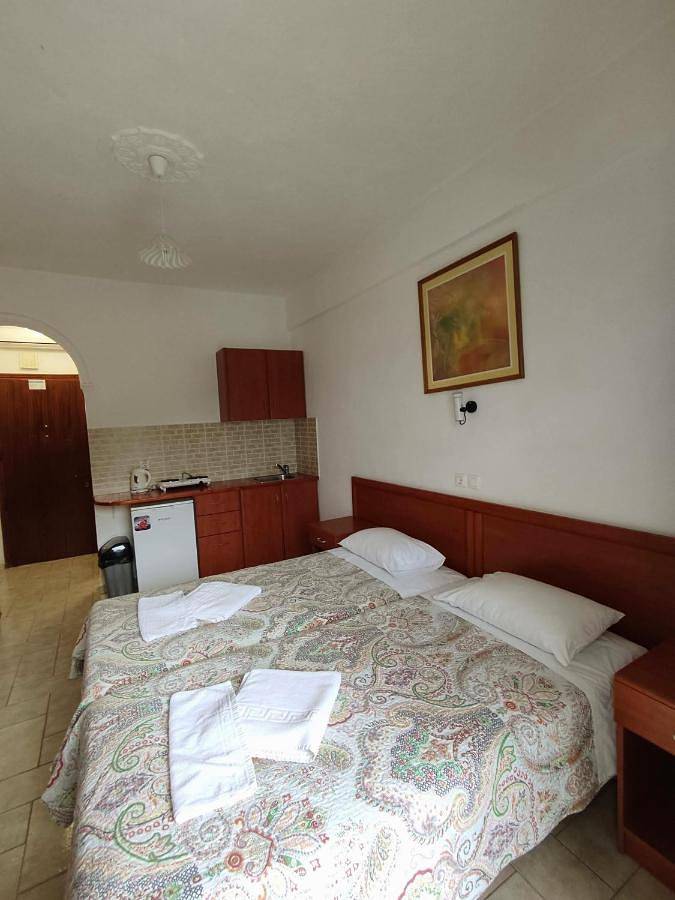 Location de vacances pour 2 personnes, avec terrasse ainsi que vue et piscine à Agios Gordios - 2