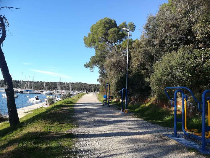 Ganze Ferienwohnung, Ferienwohnung mit gemütlicher Terrasse und Grill in Banjole, Südküste Istrien