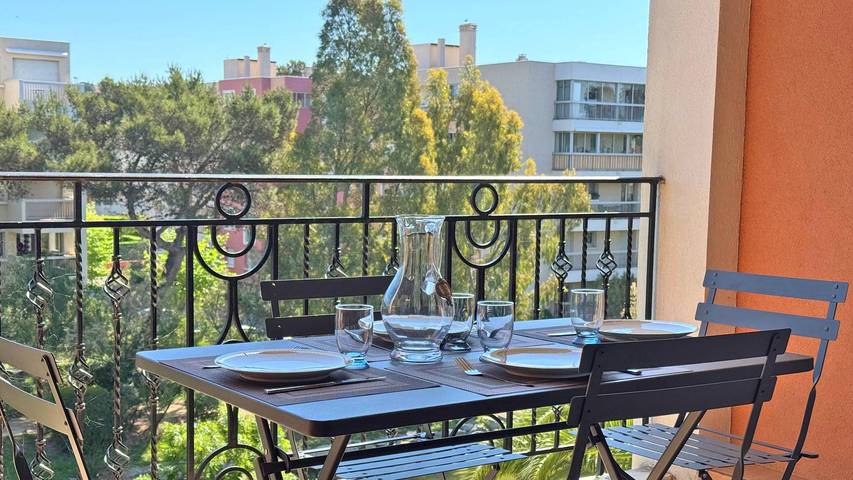 Gîte pour 6 personnes, avec Terrasse et Piscine dans Plage De La Croisette Sainte Maxime - 4
