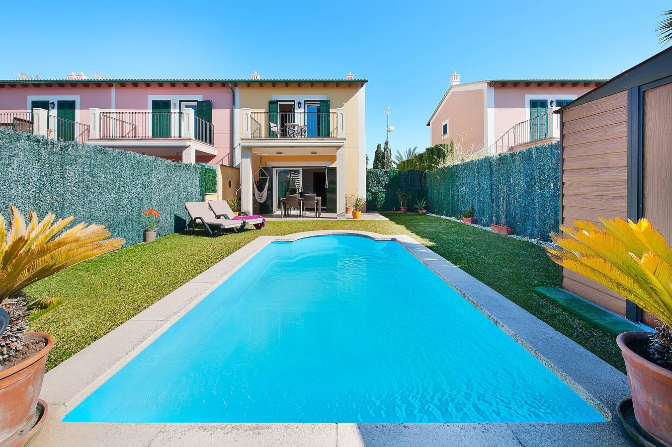 Villa 'Syrah' con vistas al lago, Wi-Fi y aire acondicionado in Playa de Alcúdia, Alcúdia