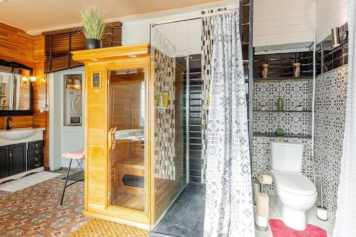 Location de vacances pour 9 personnes, avec jardin et piscine ainsi que jacuzzi et sauna dans Lustin - 3