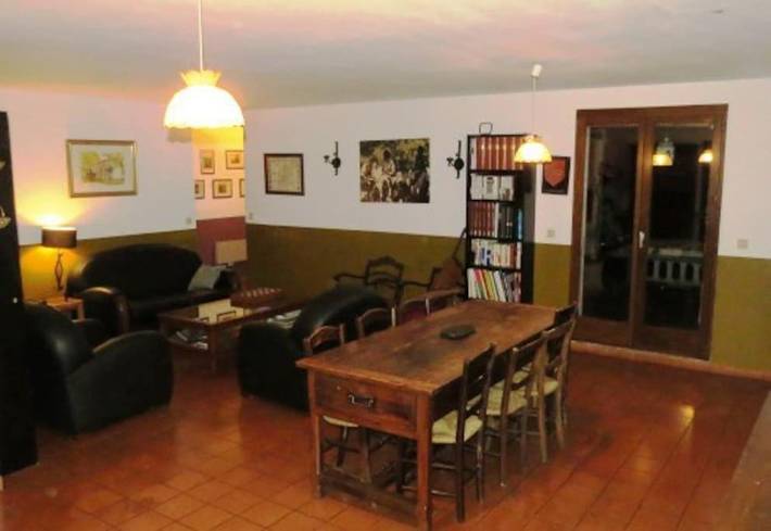 Location de vacances pour 6 personnes, avec vue ainsi que jardin et terrasse à Montredon-Labessonnié