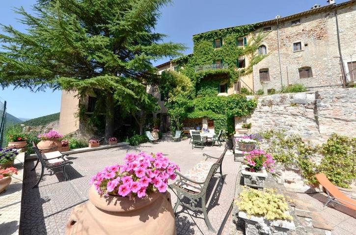 Casa vacanza per 7 persone, con Balcone e Terrazza nonché Giardino e Panorama a Cerreto di Spoleto