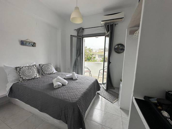 Apartment for 2 people, with garden in Santorini