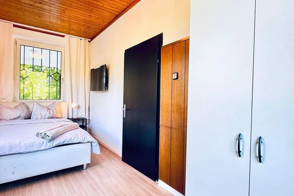 Room for 2 in a Comfy Villa w/ Garden near Danube in Floridsdorf, Wien