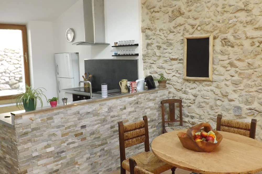 El Albergue De Pape Marius. in Saint-Guilhem-le-Désert, Región de Lodève