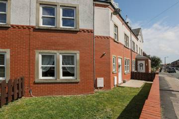 Holiday Rental for 10 People in Barrow-in-Furness, Cumbria, Photo 3