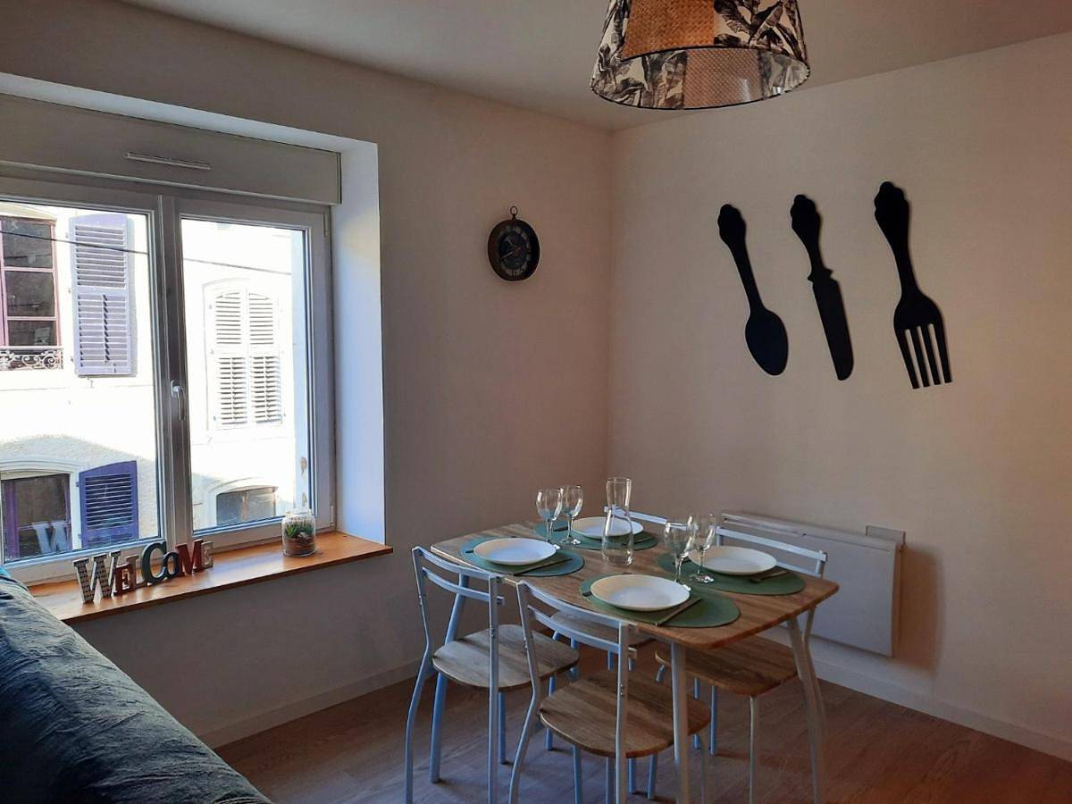 Appartement entier, Two-Bedroom Apartment in Saint-Mihiel, Région de Commercy