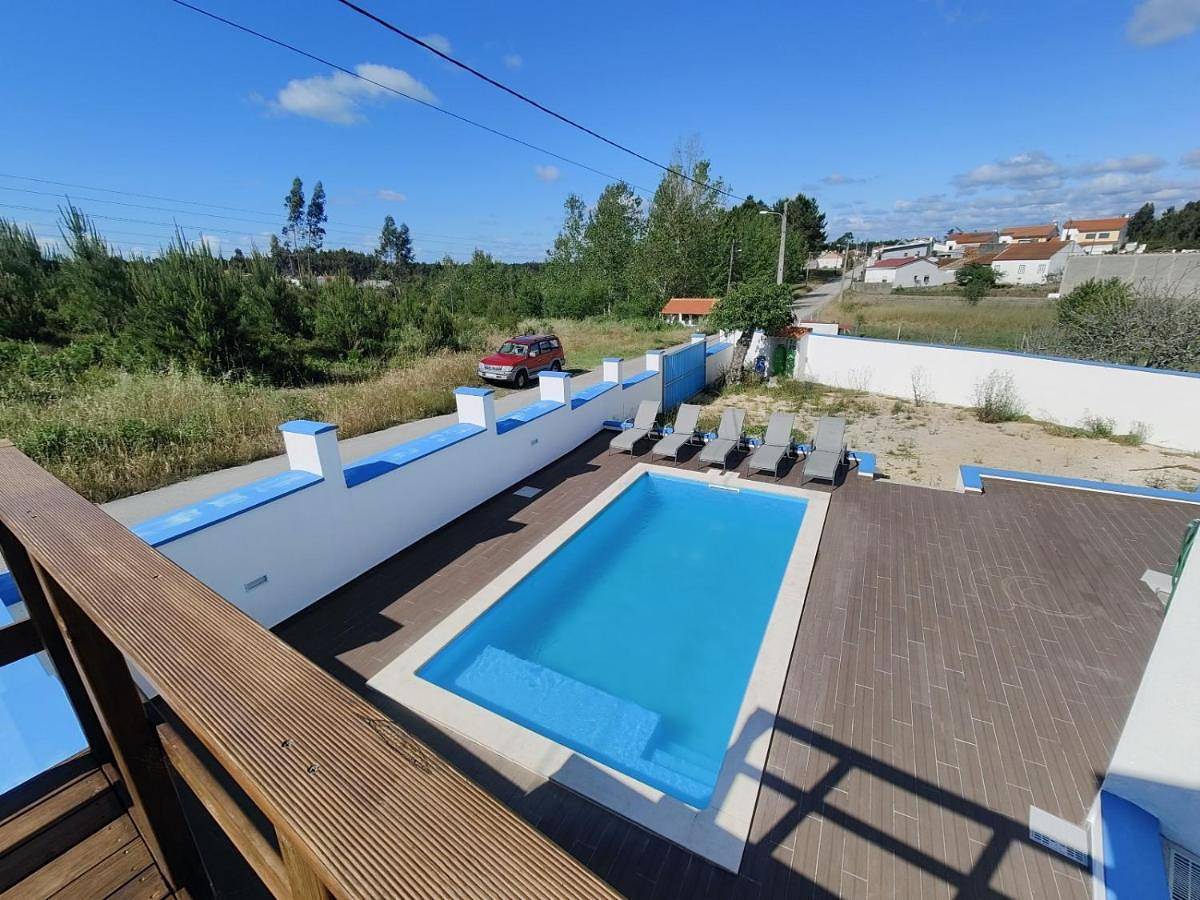 Three-Bedroom House in Carvide, Monte Real