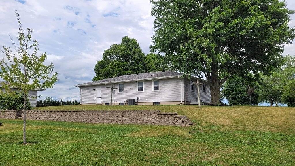 | Hot Tub | Amish Farm Country | Pergola | Deck | in Elkhart County