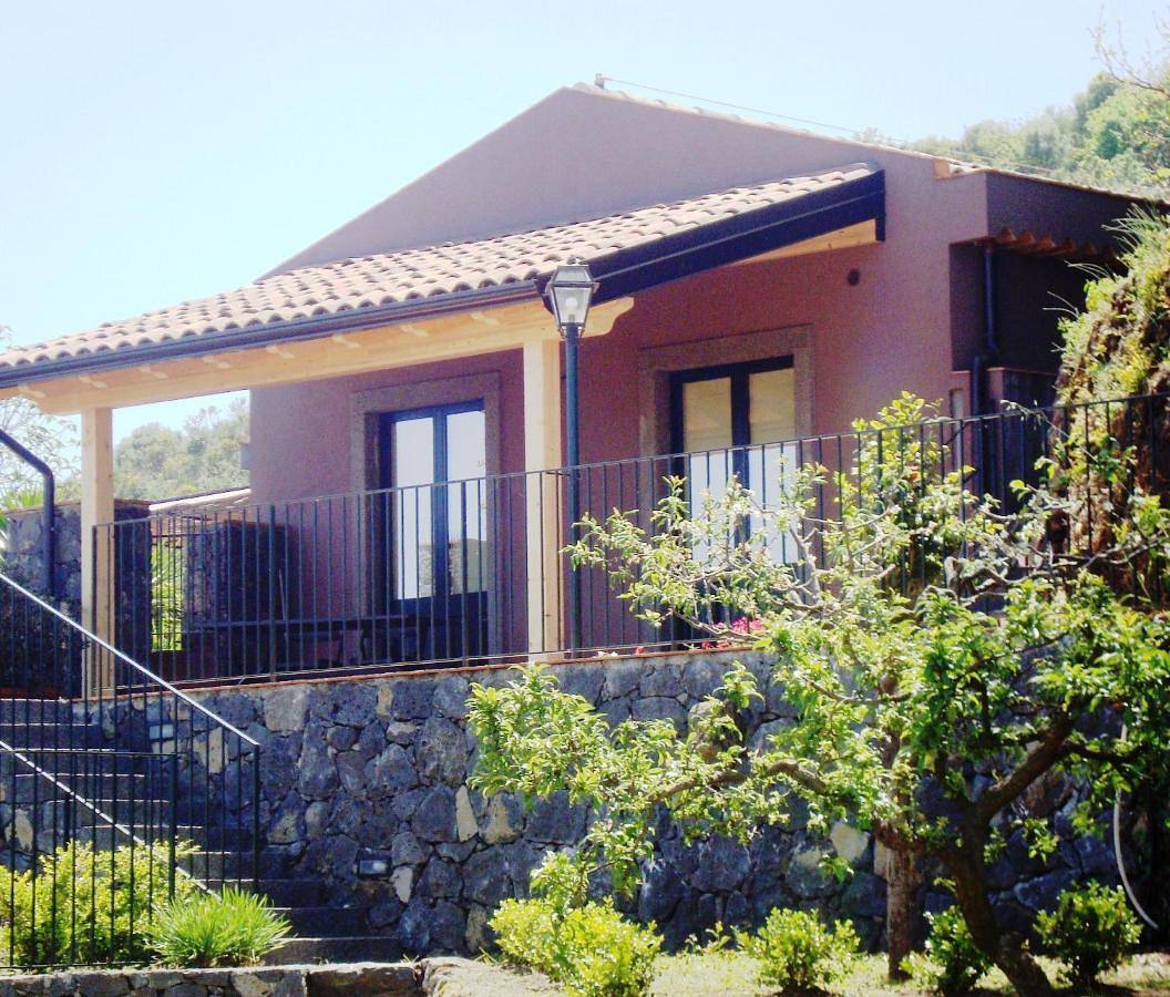 Case Dietroserra in Viagrande, Etna