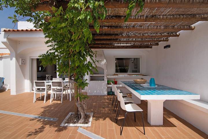 Villa 'Aveiros' with Private Pool, Wi-Fi and Air Conditioning in Albufeira e Olhos de Água, Faro District