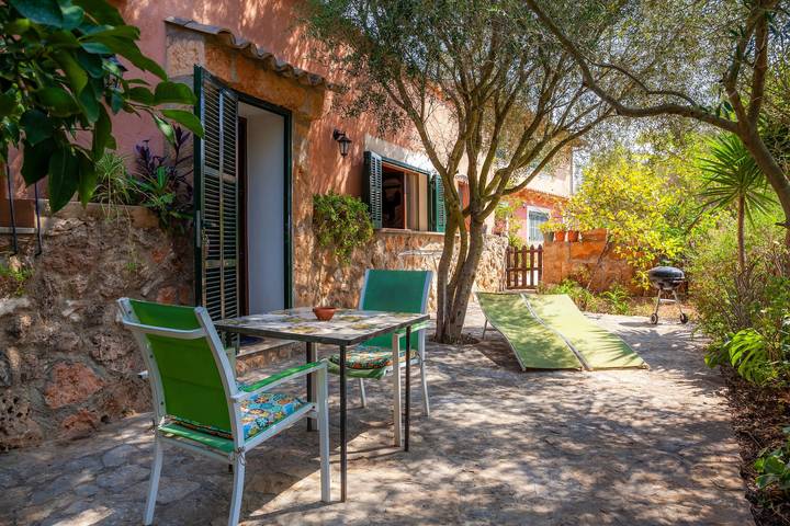 A rural idyll with communal pool – Casa Acuario in Llucmajor, South Majorca