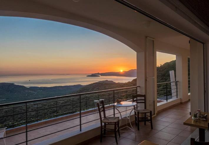 Chambre d’hôte pour 2 personnes, avec jardin et vue, animaux acceptés à Agios Nikolaos