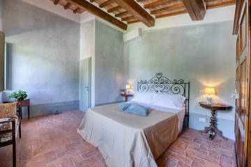 Villa for 10 Guests in Montepulciano, Siena Province, Picture 2