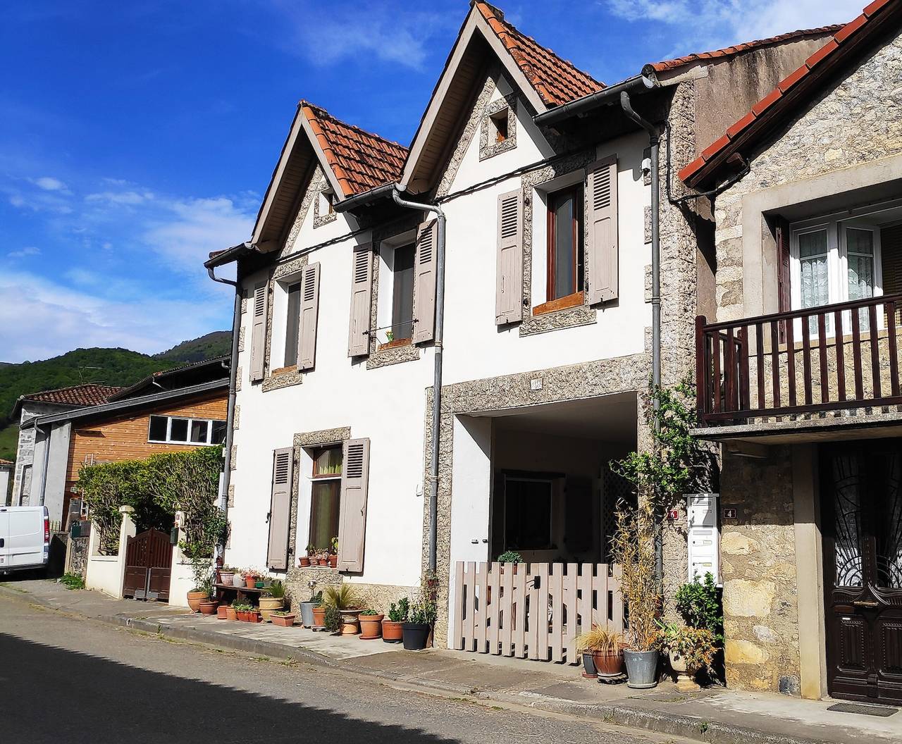 Au fil des sources, Grande maison de village en Ariège, Pyrénées in Cazavet, Parc naturel régional des Pyrénées ariégeoises