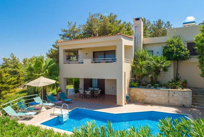 Ferienhaus für 9 Personen, mit Balkon und Terrasse sowie Pool