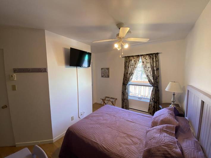 Location de vacances pour 2 personnes, avec vue ainsi que jardin et vue sur le lac dans Tadoussac - 3