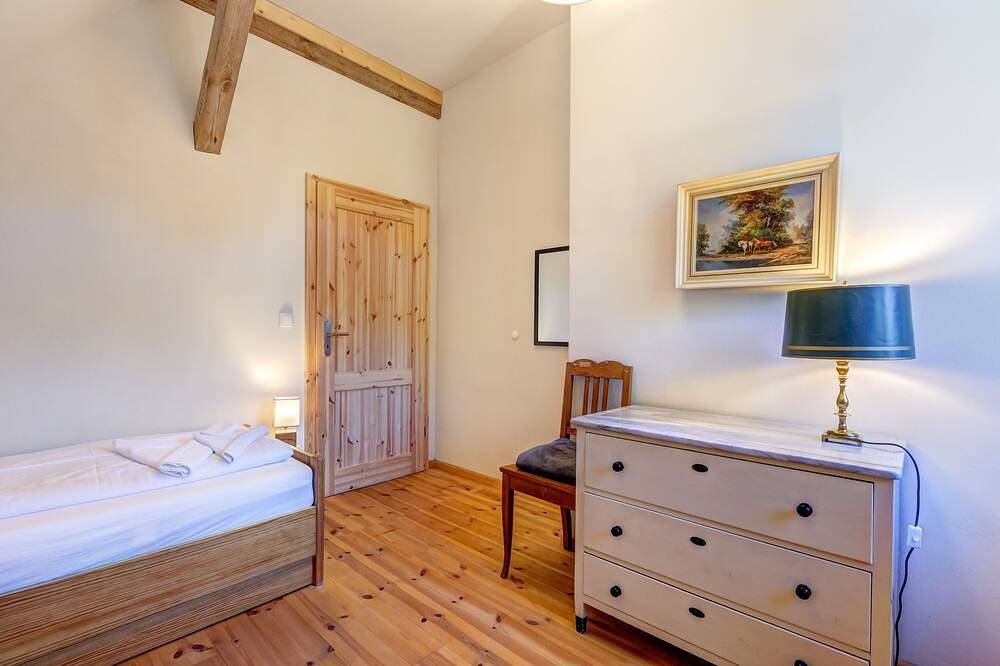 Ganze Wohnung, Ferienhaus bis 6 Per.; Kamin, große Kü, Garten - Katen am Schwanenteich in Lassan, Stettiner Haff