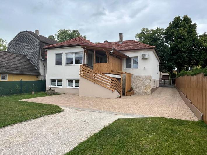 Ferienwohnung für 8 Personen, mit Balkon und Terrasse sowie Garten in Heviz