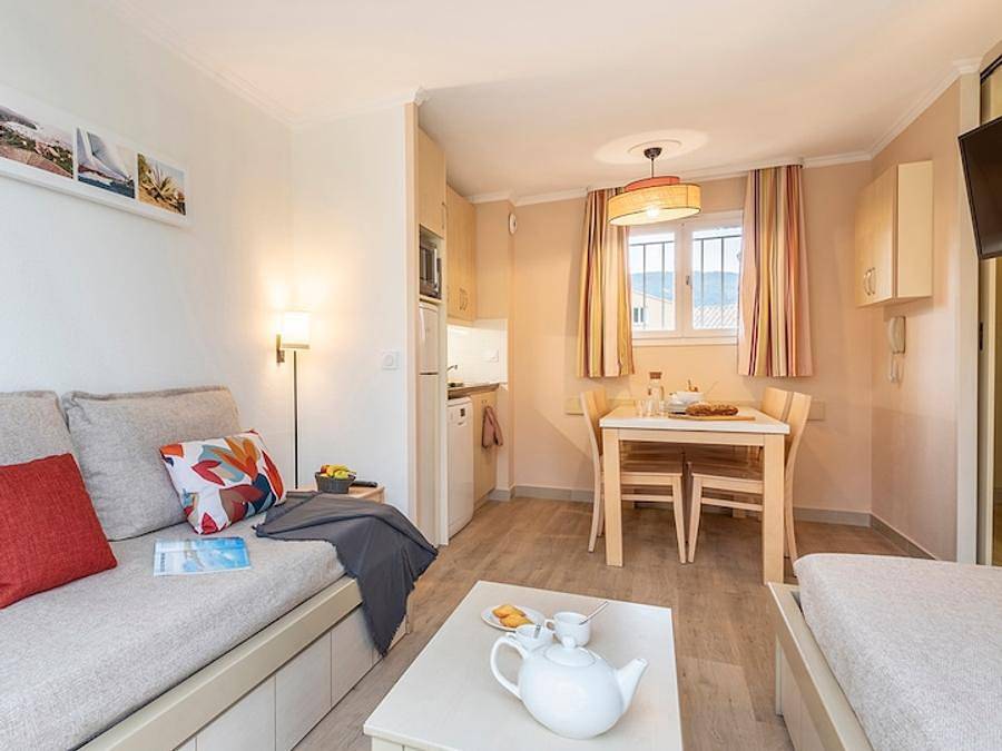 Pierre & Vacances Résidence L'Anse de Pramousquier - Wohnung 6 personen - - 1 Schlafzimmer + 1 Schlafalkoven - Terrasse oder Balkon in Pramousquier, Le Lavandou