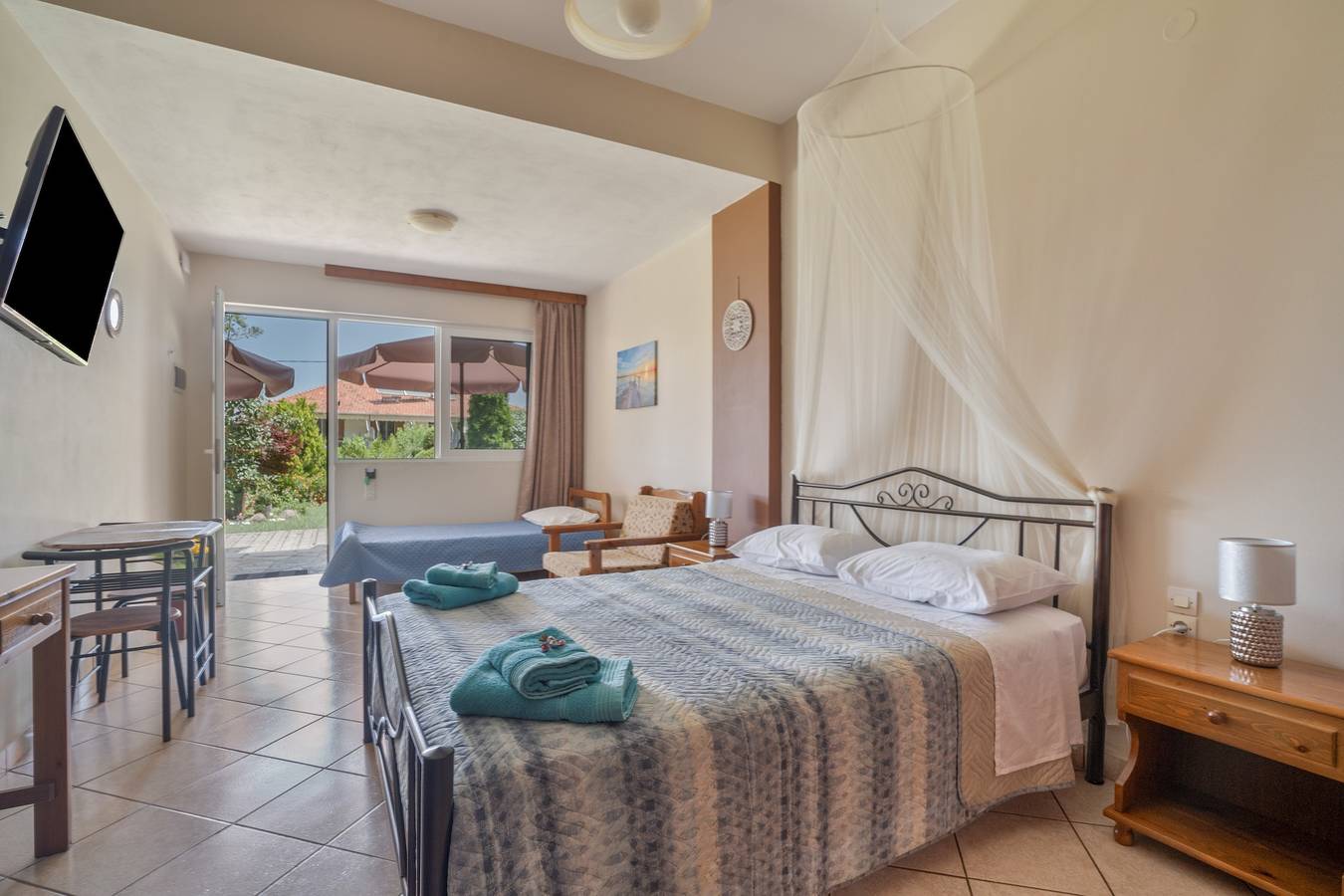 Entire studio, Studio Apartment '4 Adults No 9' with Sea View, Wi-Fi and Air Conditioning in Nikiana, Alexandros