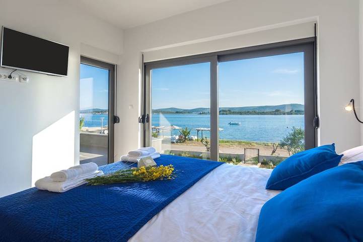 Villa pour 10 personnes, avec terrasse et piscine à Turanj - 4