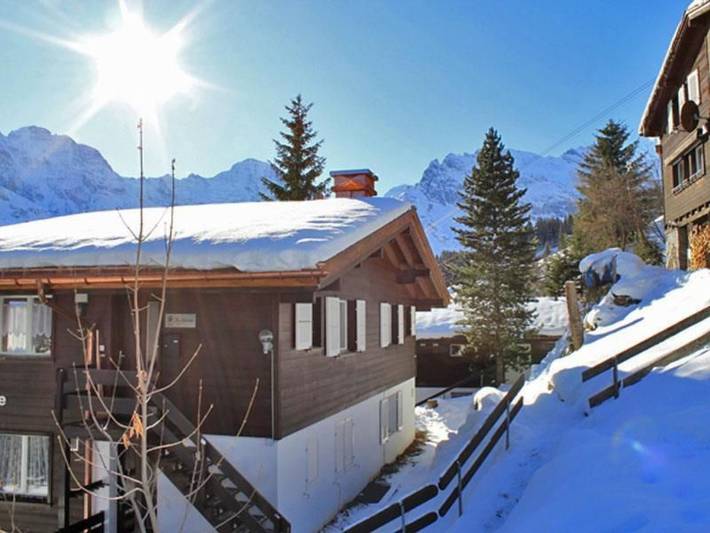 Ferienwohnung für 3 Personen, mit Balkon und Ausblick in Lauterbrunnen