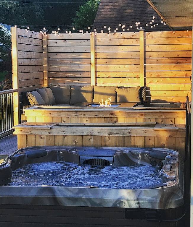 Vacation house for 16 people, with hot tub and yard as well as terrace in Indiana