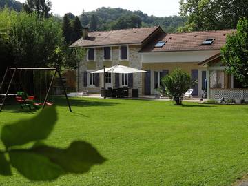 Gîte pour 8 personnes, avec terrasse et jardin à Gan
