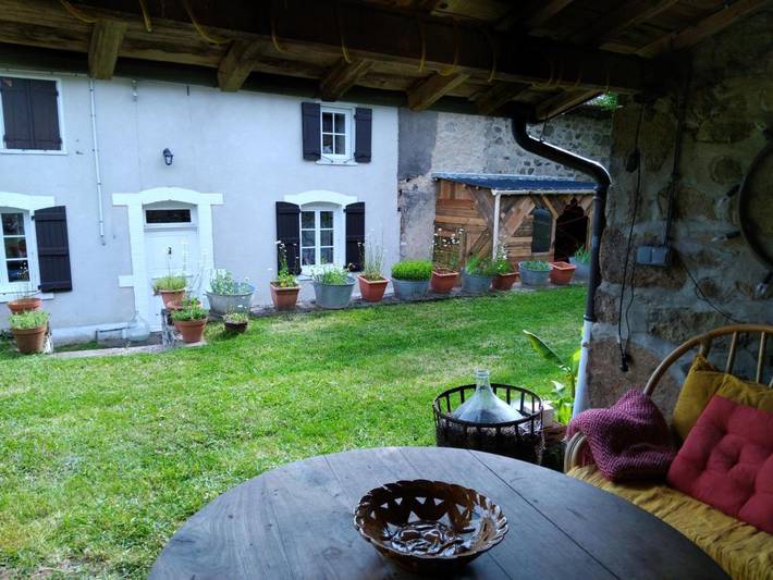 Maison de campagne pour 2 personnes, avec vue ainsi que jardin et terrasse, adapté aux familles dans Meaux-la-Montagne - 3