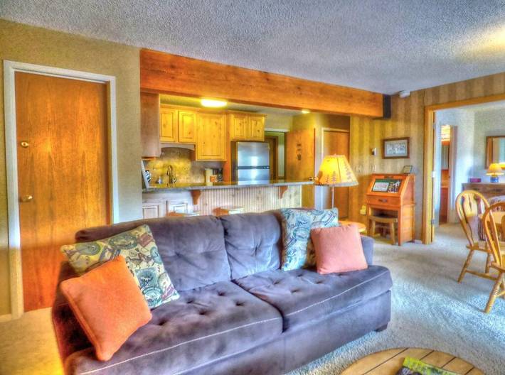 Vacation rental for 3 people, with hot tub and yard as well as balcony in Steamboat Springs