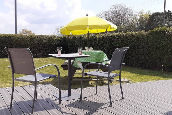 Gîte pour 10 personnes, avec terrasse et jardin à Bollezeele